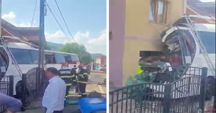 В Румынии туристический автобус с поляками въехал в дом.