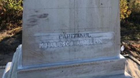 В Оланештах осквернили памятник героям Первой мировой войны.
