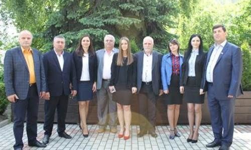 Reamintim că formațiunea este formată din foști fruntași și activiști ai Partidului Platforma „Demnitate și Adevăr”. Aceștia au stat la fondarea formațiunii și au ajutat la consolidarea acestuia în teritoriu.