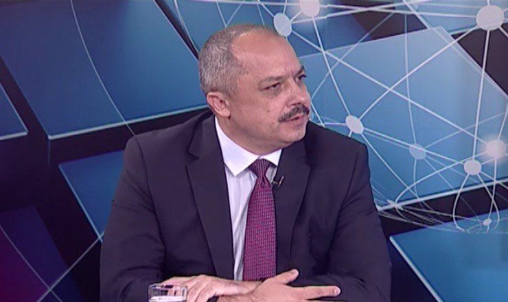 Советник президента по образованию, культуре и исследованиям Корнелиу Попович.