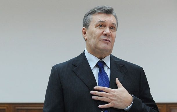 Судьи заслушали отрывок из интервью экс-президента и решили дать ему право на защиту.
