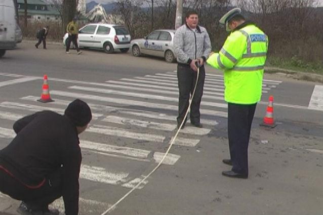 O fetiţă de 6 ani a fost tamponată de un automobil în momentul când traversa zebra.