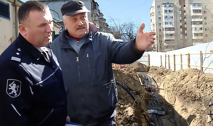 На месте двора многоэтажки на Рышкановке строят торговый центр.