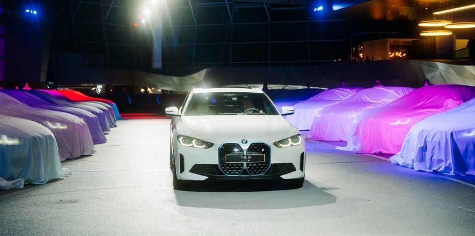 BMW досрочно начала поставки электрокара i4.
