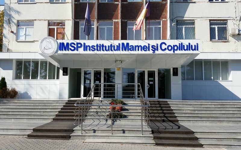 В Институте матери и ребенка у пятерых детей выявлено пищевое отравление.