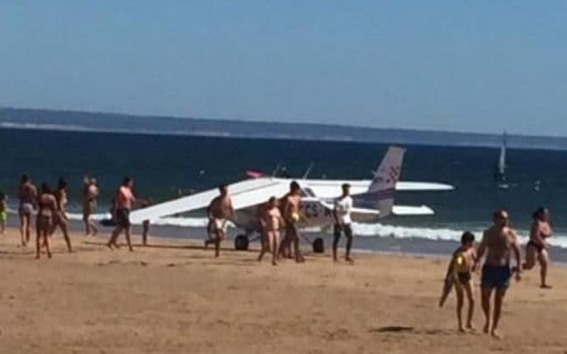 Un bărbat şi o fată, ucişi de un avion aterizat de urgență pe plajă