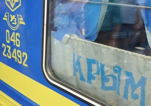 В результате попадания была повреждена плитка на здании и выбито несколько окон.