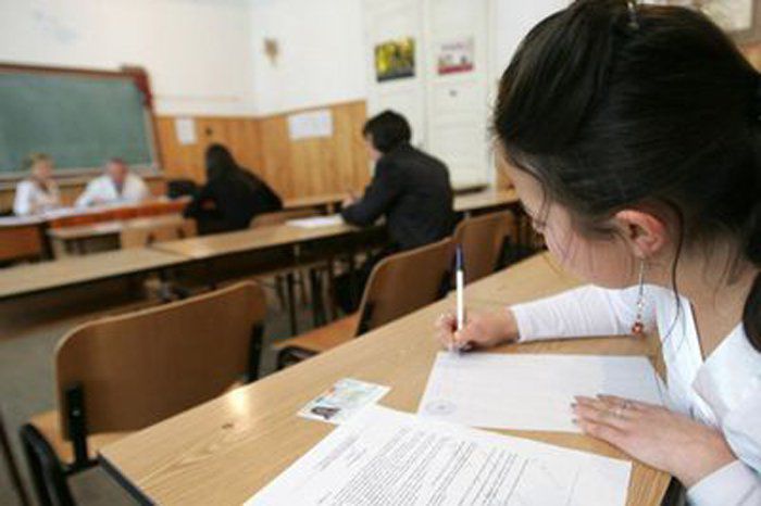 В этом году подали заявления на сдачу экзаменов на степень бакалавра 22 342 кандидата.