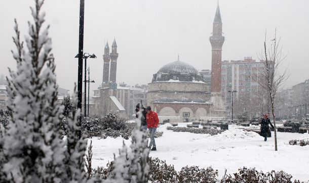 Mai multe persoane au fost ucise într-o explozie, care s-a produs marți în piața Sultanahmet din Istanbul.