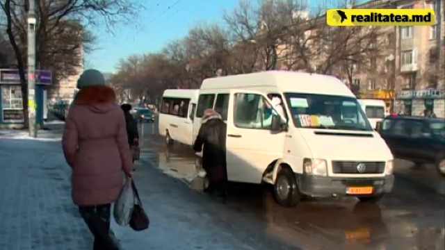 Мнения пассажиров по поводу возможного повышения стоимости проезда разделились.