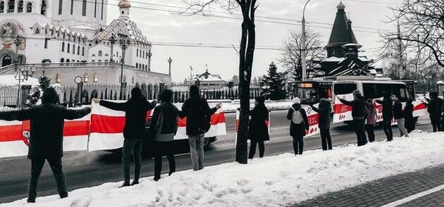 В Беларуси возобновились протесты: около 100 человек задержаны.