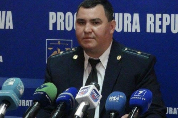 Задержанный прокурор Гропа жил в двухэтажном доме и ездил на авто, записанных на отца.