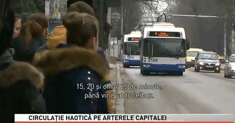 În prezent, pe traseele capitalei circulă circa 300 de troleibuze.