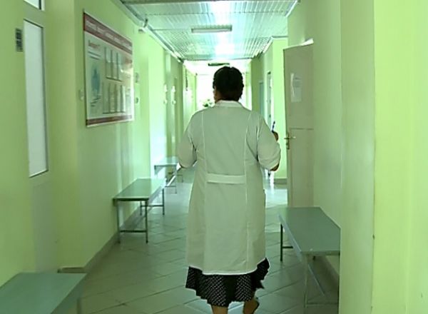 Un barbat s-a stins chiar in fata spitalului din Truseni. Foto: protv.md