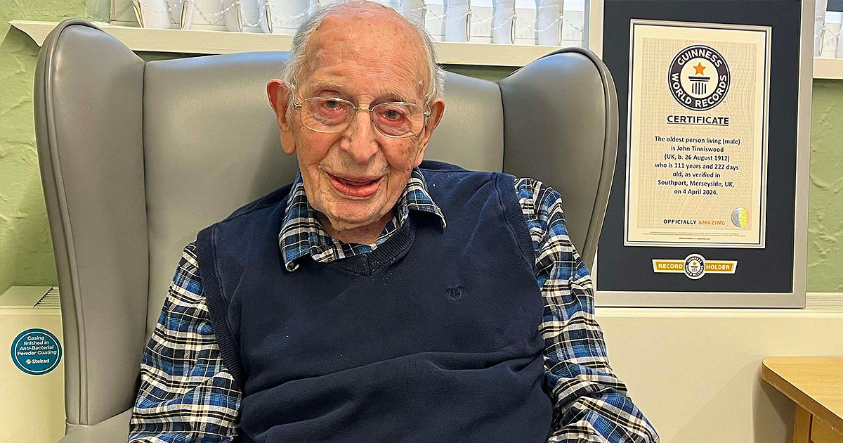 Британец, которому 111 лет, признан самым старым мужчиной в мире.