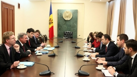 Jean Asselborn a avut o întrevedere cu premierul Vlad Filat, în cadrul au discutat despre perspectivele de dezvoltare ale relaţiilor moldo-luxemburgheze.