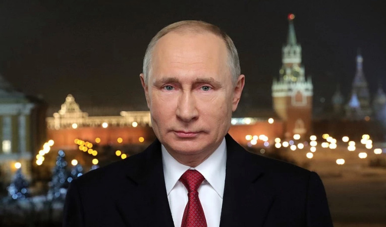 Трем телеканалам грозят крупные штрафы за трансляцию поздравления Путина.