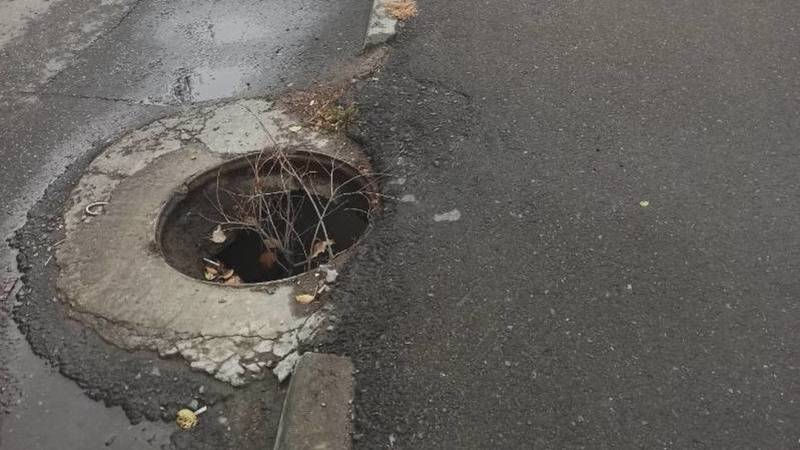 Un bărbat a murit după ce a căzut într-o groapă de canalizare din Chișinău.