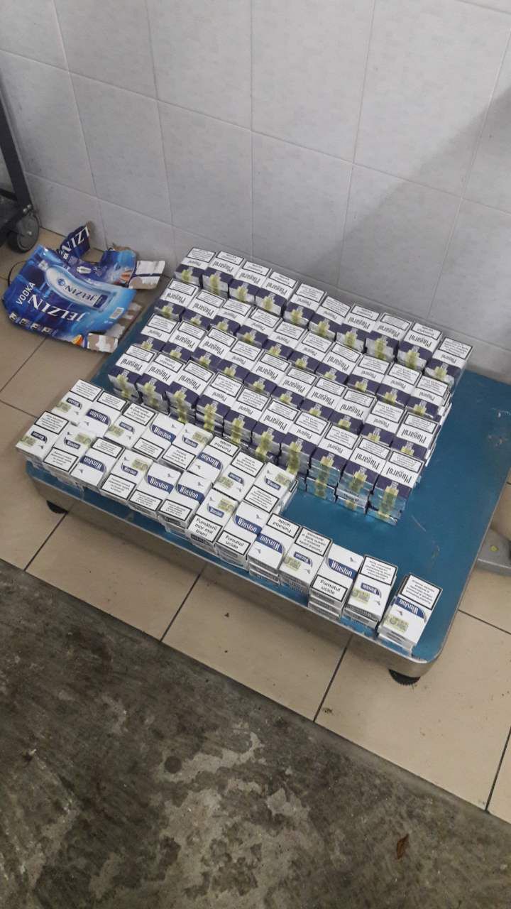 Contrabandă cu ţigări la frontiera moldo-română.