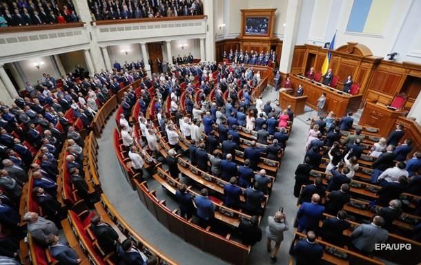 Нардепы в ходе одного заседания приняли законопроект президента в первом и втором чтении.