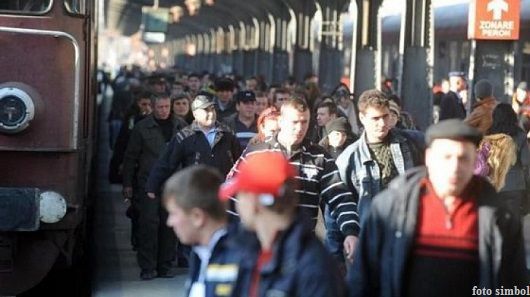 Cуществует отрицательная корреляция между количеством безработных и числом трудовых мигрантов.