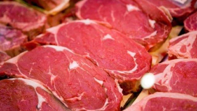 Peste 4,8 tone de carne de porc, reținute de vameși timp de o lună. 