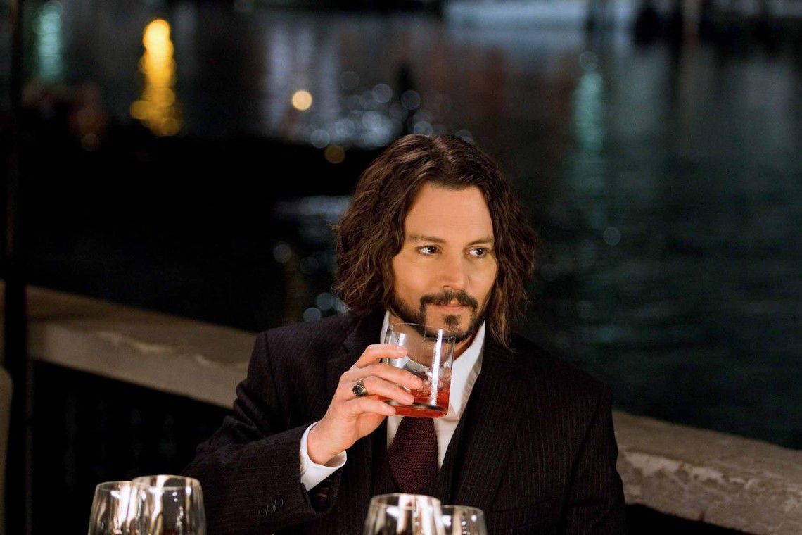 Actorul Johnny Depp cheltuie 2 milioane de dolari pe lună.