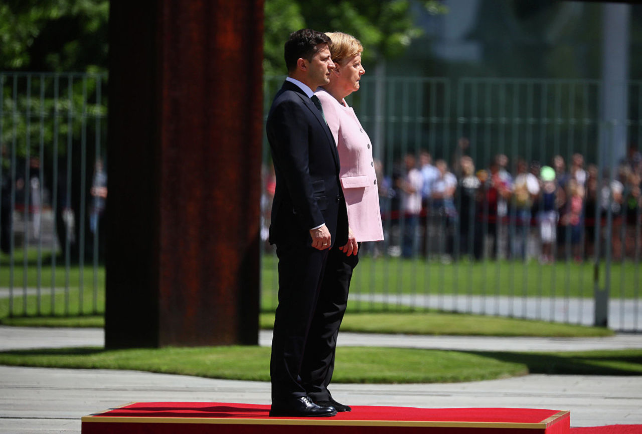 Меркель назвала условие снятия санкций против России.