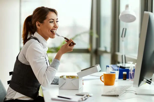 Medicii au determinat momentul optim pentru a lua mesele în scopul controlului greutății.