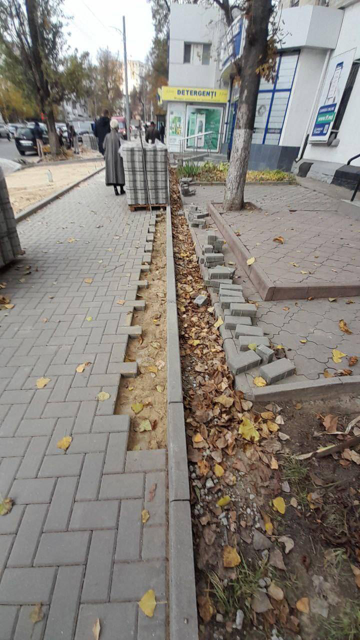 Продолжаются ремонтные работы на улице Тудор Владимиреску в секторе Рышкановка.