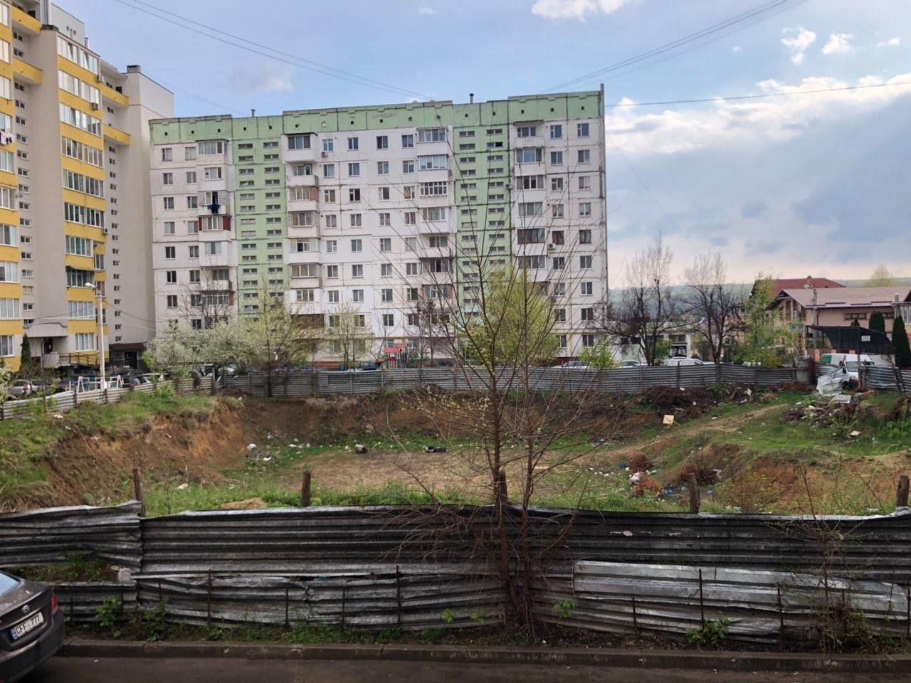 Заброшенный котлован на улице Алба-Юлия будет засыпан.
