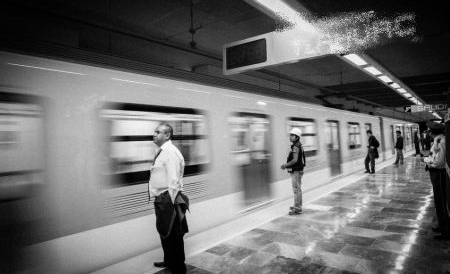 Circulaţia de la metrou a fost oprită timp de mai multe ore.