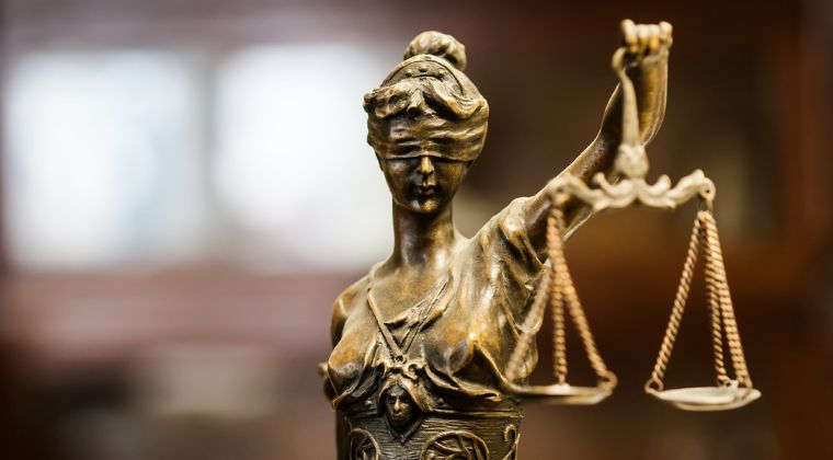 Statul vrea să recupereze aproape un milion de lei de la trei judecători.