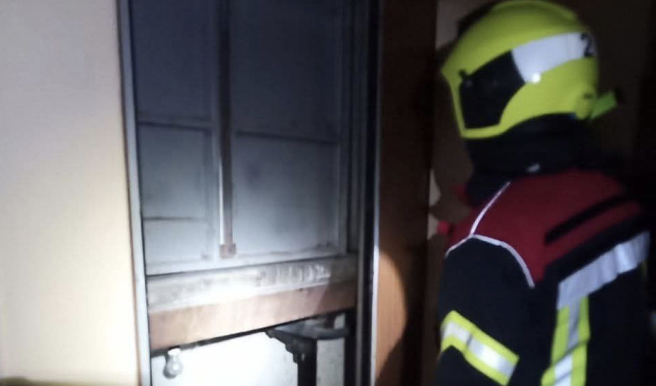 Blocați în ascensor în lipsa curentului electric: 16 locatari din Chișinău, salvați de angajații IGSU.