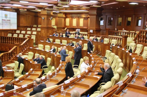 Membrii Biroului Permanent al Parlamentului au decis să amâne ședința de mâine a Parlamentului, la care urma să fie învestit noul Guvern.