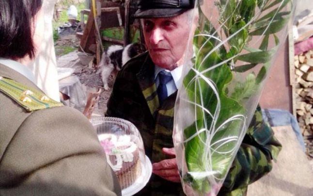 Deja de 73 de ani, bătrînul locuiește în orașul Cahul, iar în tinerețe a fost încadrat în serviciu la pichetul de grăniceri Cahul, unde a activat timp de 11 ani.