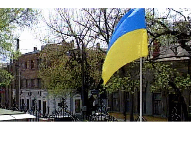 Potrivit legislatiei din Ucraina, sectii de votare in afara Ucrainei pot fi deschise doar pe teritoriul ambasadelor, consulatelor si unitatilor militare.