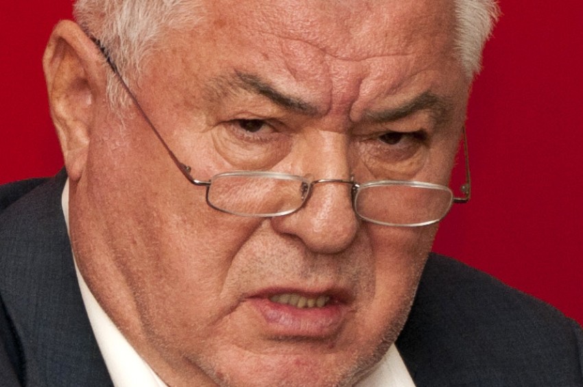 De teamă să nu dea ochii cu conducerea statului, liderul PCRM, Vladimir Voronin, a preferat să stea câteva minute la o parte