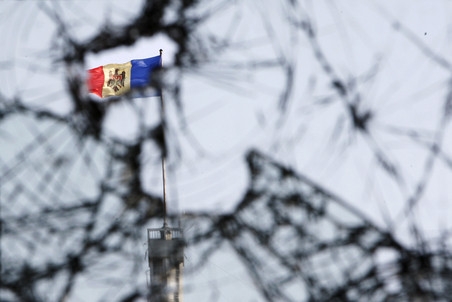 Tradiţional, unii deznădăjduiţi îşi încheie discursurile sau articolele din presă cu doleanţa Aşa să ne ajute Dumnezeu! 