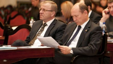 Streleţ vs. angajaţi ai statului