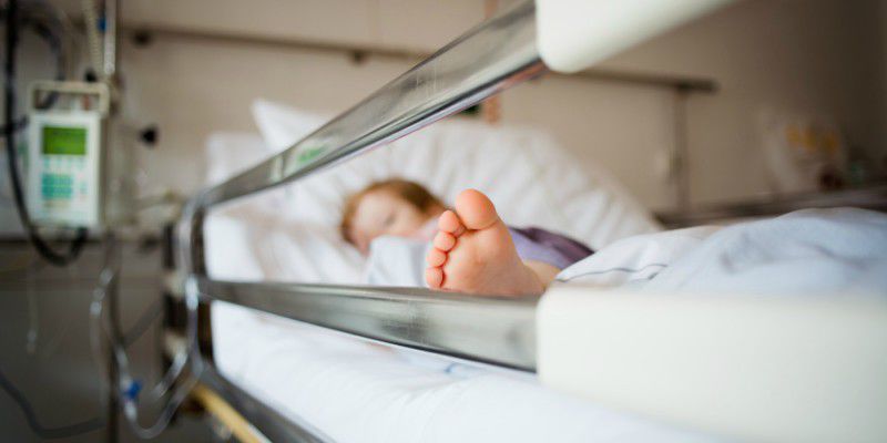 Cruzime fără margini: Băiatul înjunghiat de mama sa are în jur de 50 de plăgi de cuțit. Foto simbol: evz.ro