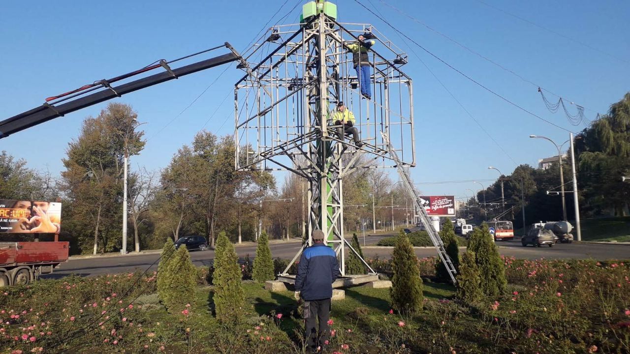 Чебан: В столице демонтированы 6 рекламных панно.