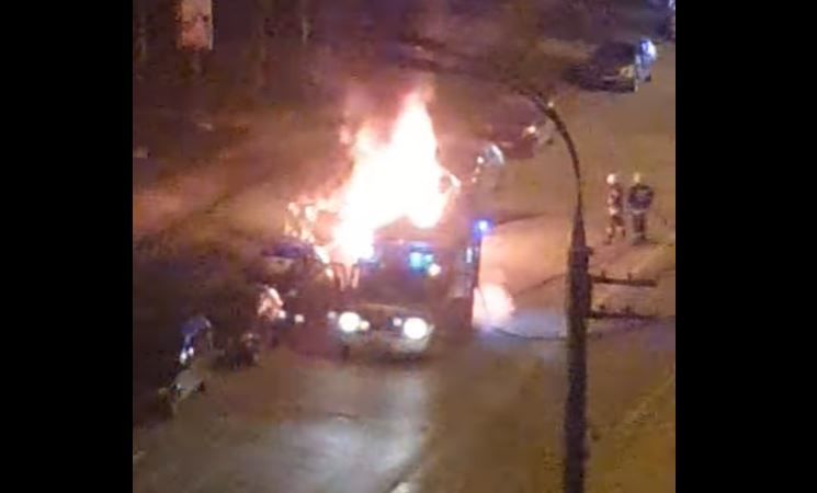 На Ботанике ночью загорелся автомобиль.