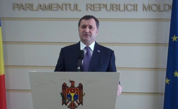 Vlad Filat în cadrul briefingului de presă din 15 octombrie 2015. Foto: captură Privesc.eu