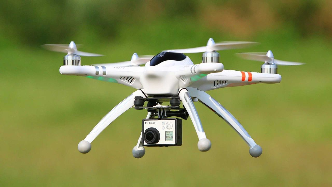 Utilizarea dronelor, ca și a oricărui alt aparat de zbor, trebuie să fie reglementată. Foto: canyon-news.com