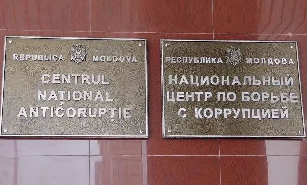 Осведомителей по неподкупности должно защищать государство.