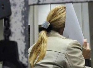 Женщина бросила детей на бывшего мужа и лишила их денег в Приднестровье.