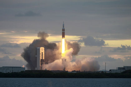 Семейство спутников WGS представляет собой элемент новой системы военной космической связи с высокой пропускной способностью.