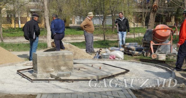 В городском парке Чадыр-Лунги ведутся работы по строительству памятника жертвам Чернобыльской трагедии.
