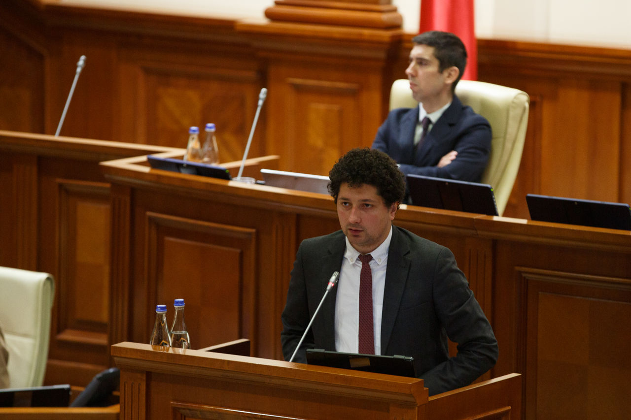 Зампредседателя парламентской Комиссии по экономике, бюджету и финансам Раду Мариан.